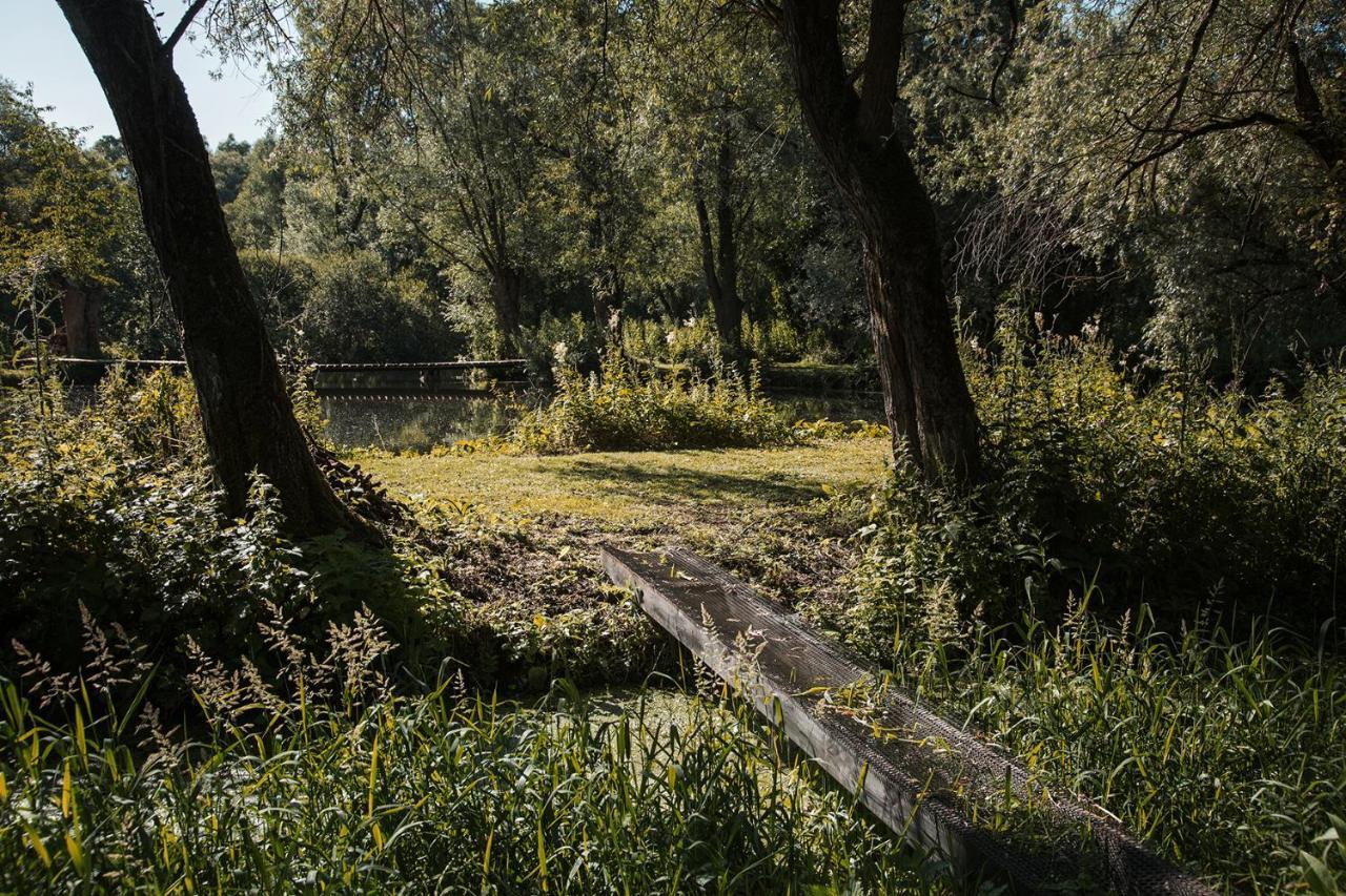 Les Cabanes Des Marais La Madelaine-sous-Montreuil Εξωτερικό φωτογραφία